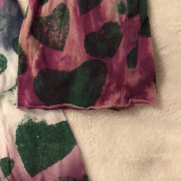 Lucky long sleeve tissue tee in green magenta heart print - Picture 4 of 10
